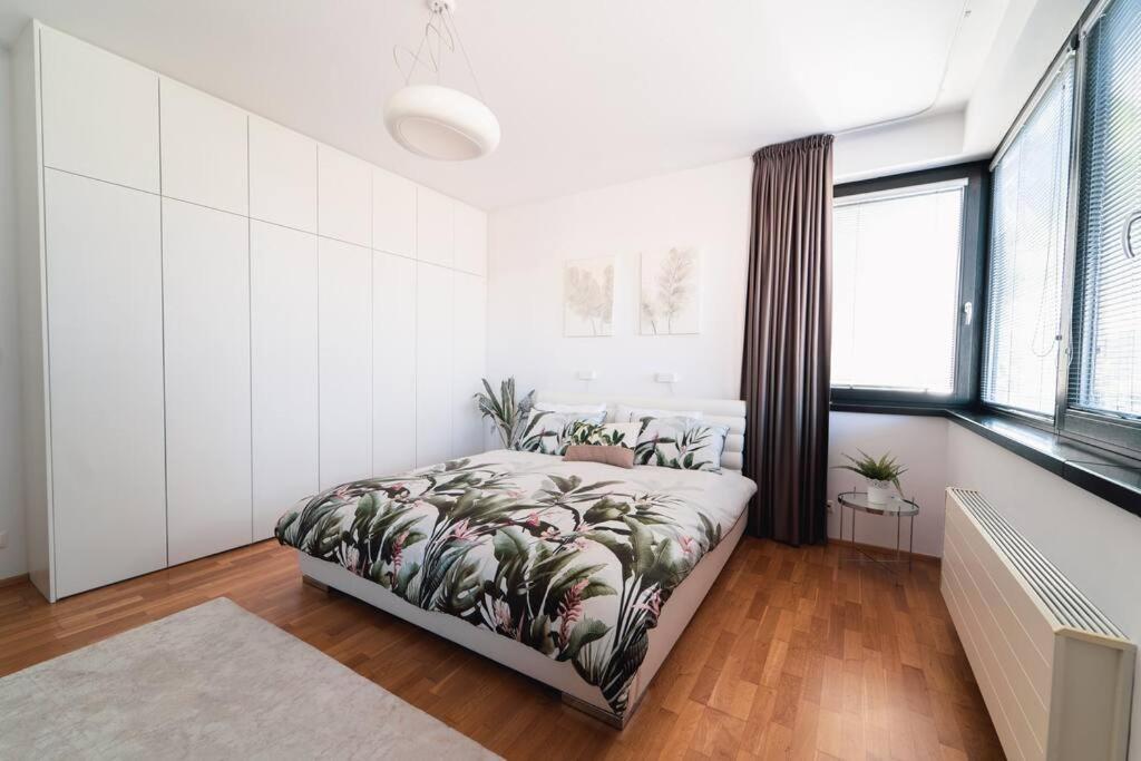 Prague Marina River View Apartment Close To City Centre Free Parking Eksteriør billede