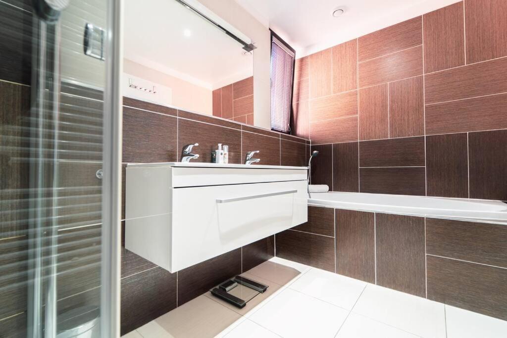 Prague Marina River View Apartment Close To City Centre Free Parking Eksteriør billede